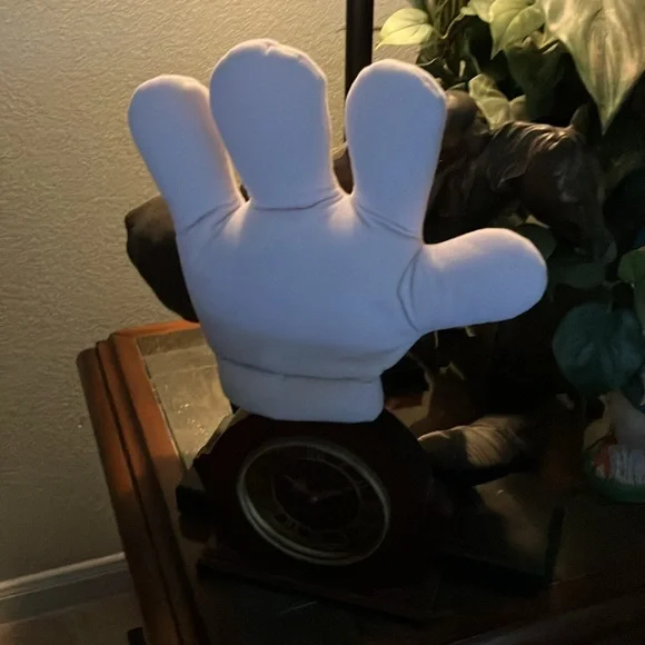 Disneyland Resorts Iconic Mickey Mouse Hand Glove - Picture 3 of 7